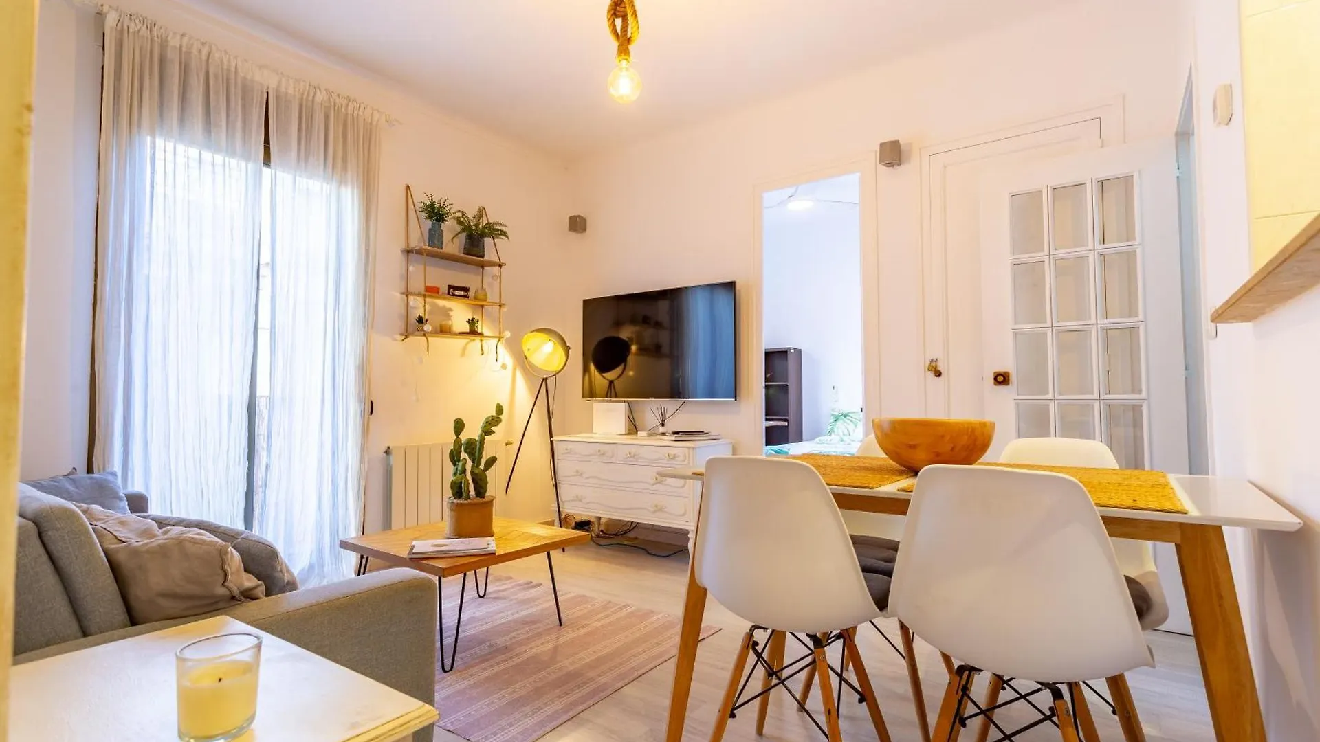 Cosy Apartment. 10Min Walk To The Beach & Train contacts